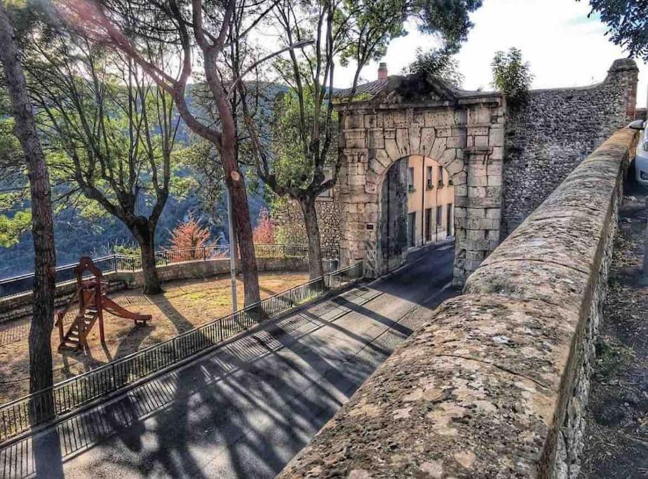 Fresco E Colorato Appartamentino In Narni Scalo Eksteriør billede
