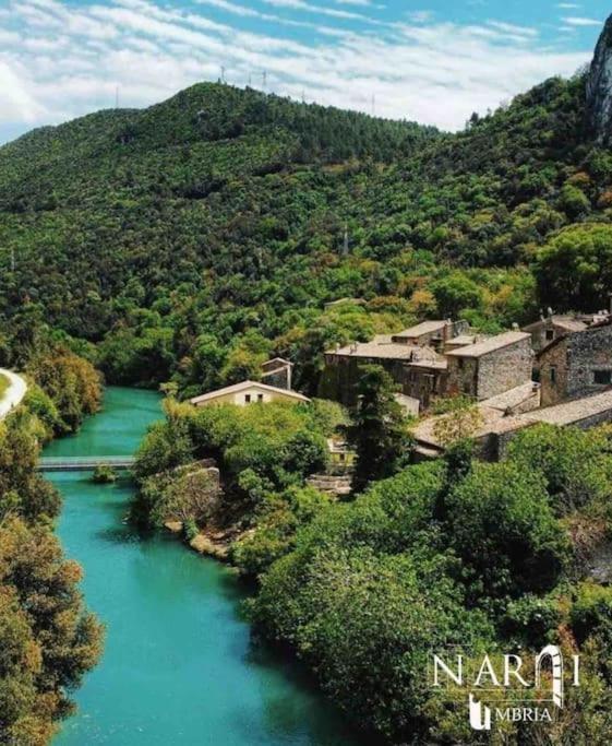 Fresco E Colorato Appartamentino In Narni Scalo Eksteriør billede